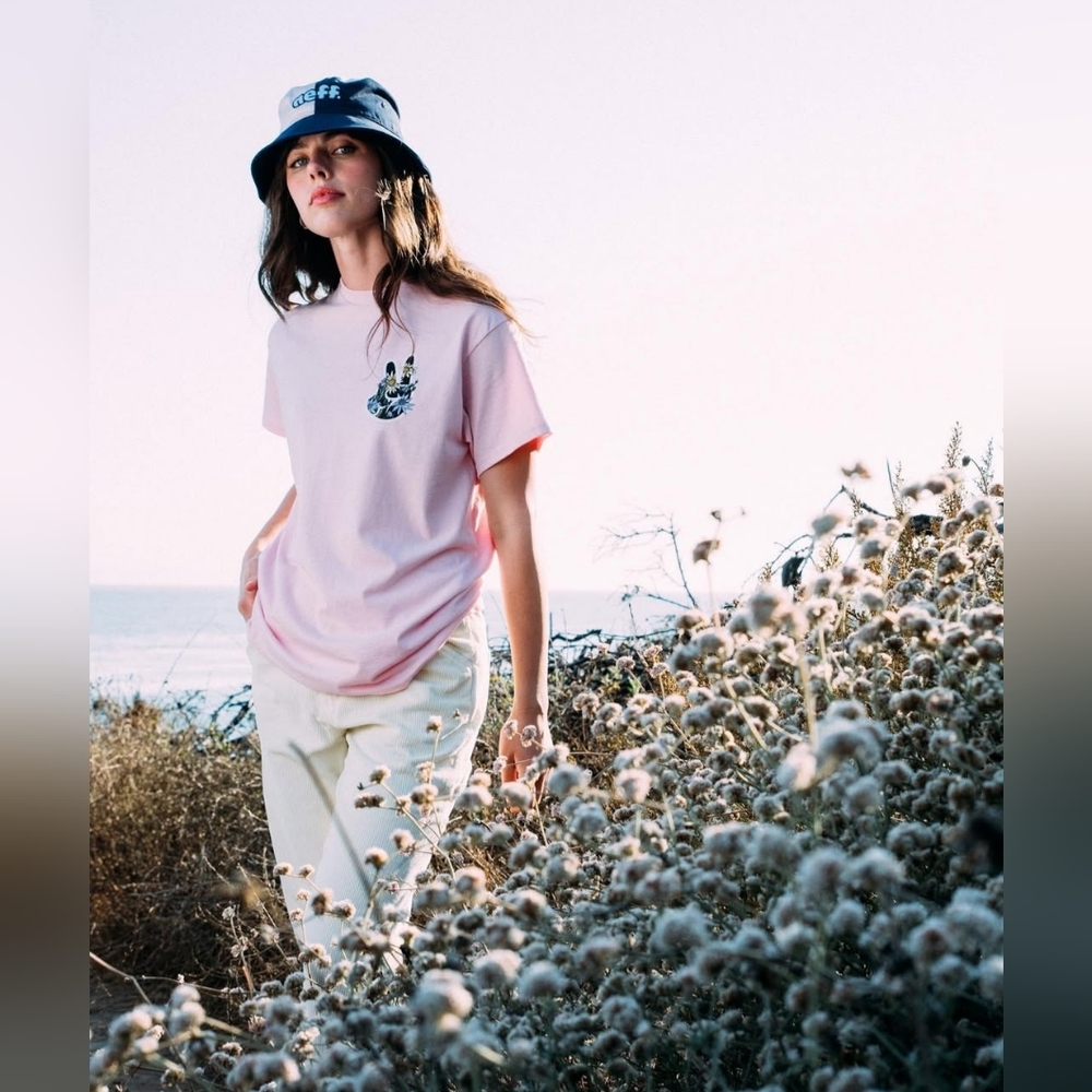 Neff Floral Peace Fingers Tee *NWT*